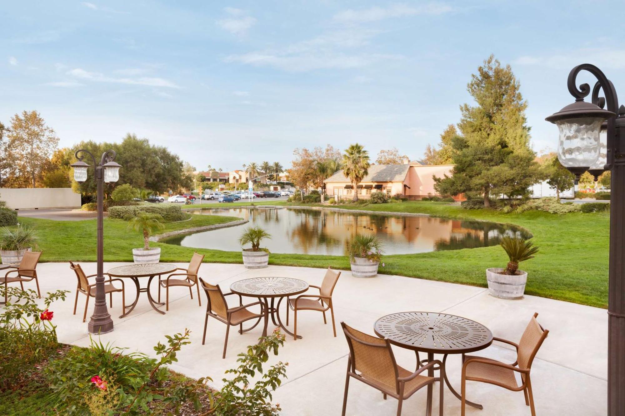 Embassy Suites By Hilton Temecula Valley Wine Country Exterior foto